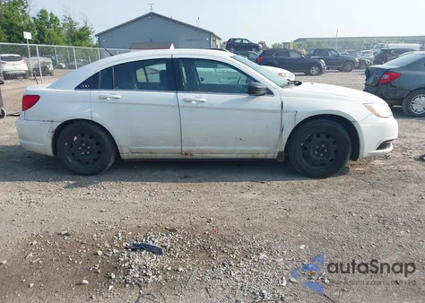 2013 Chrysler 200 Lx z USA, uszkodzony, nr VIN 1C3CCBAB2DN646993